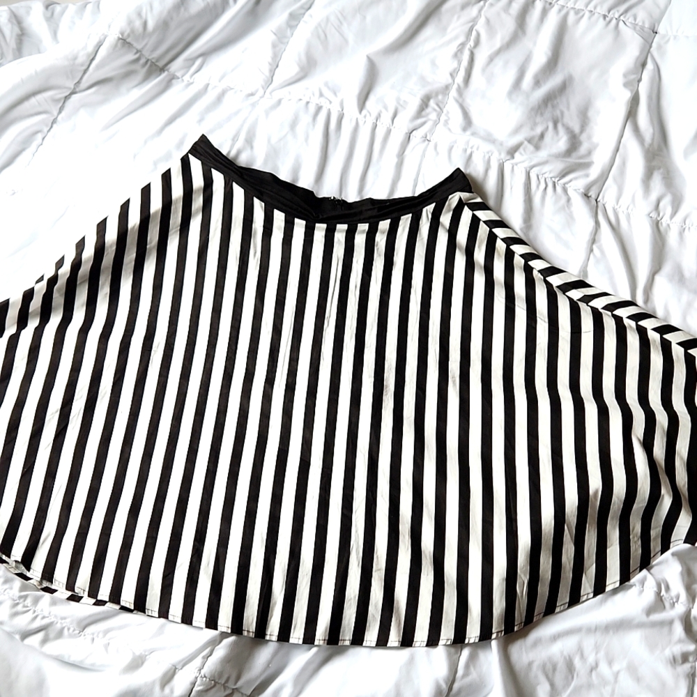 EUC XL Rebel Love skirt
